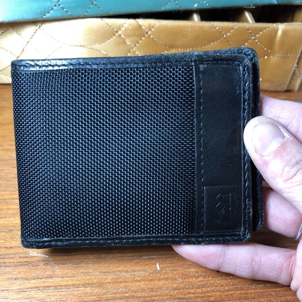 REI RFID Bi-fold Ballit Leather Trim Wallet Black - Picture 1 of 8